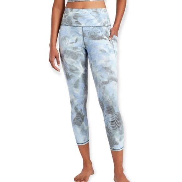 Athleta Pants - Athleta Salutation Stash Pocket Textured Capri new in bag with tags